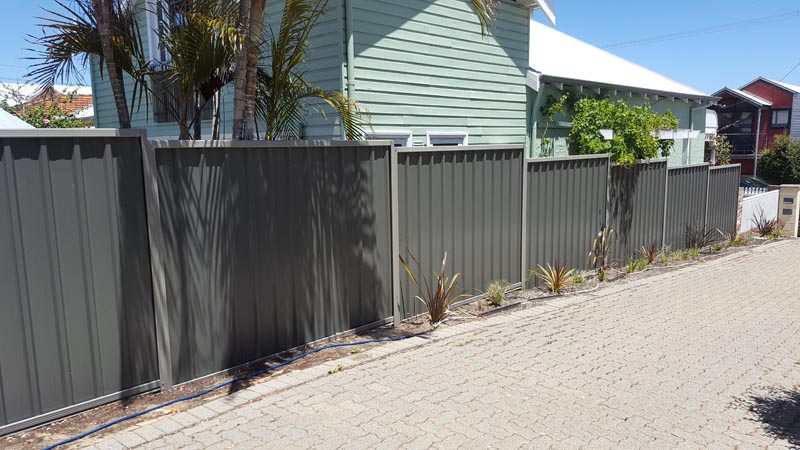 Dark Grey Colorbond Fencing installed on the side of house