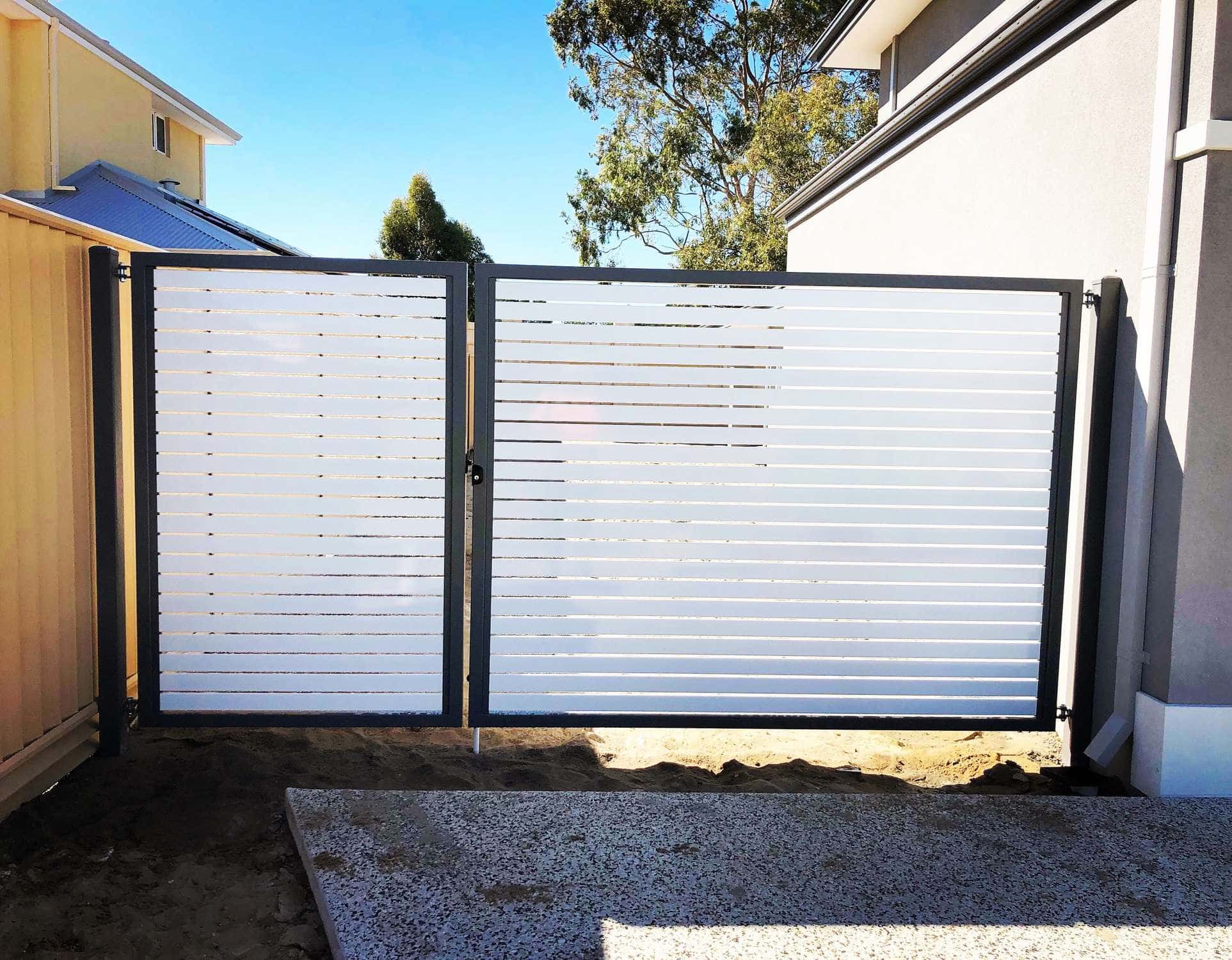 Selecting The Right Side Gate Metric Fencing