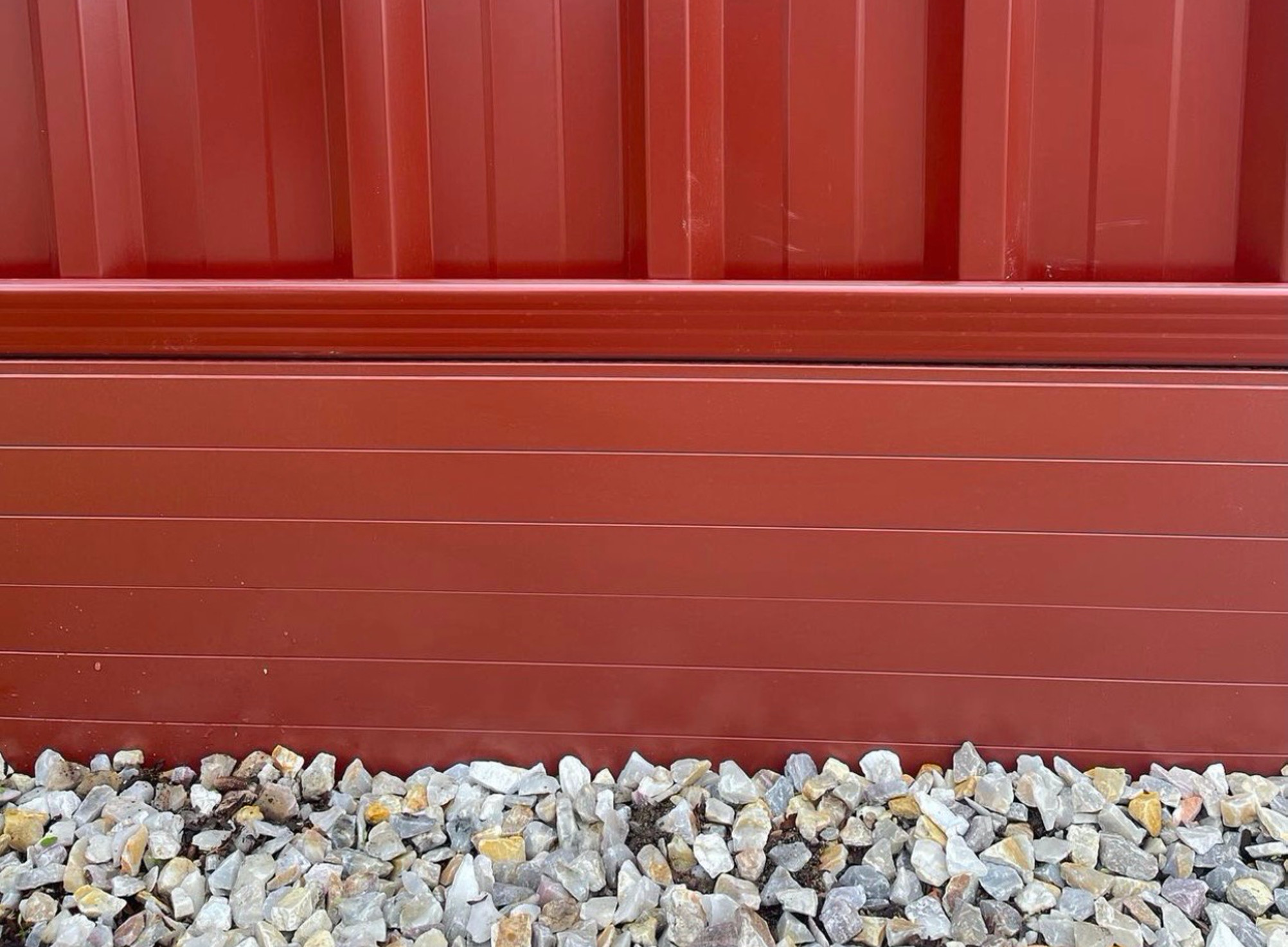 red lower fence - AliRetain Fencing Plinths